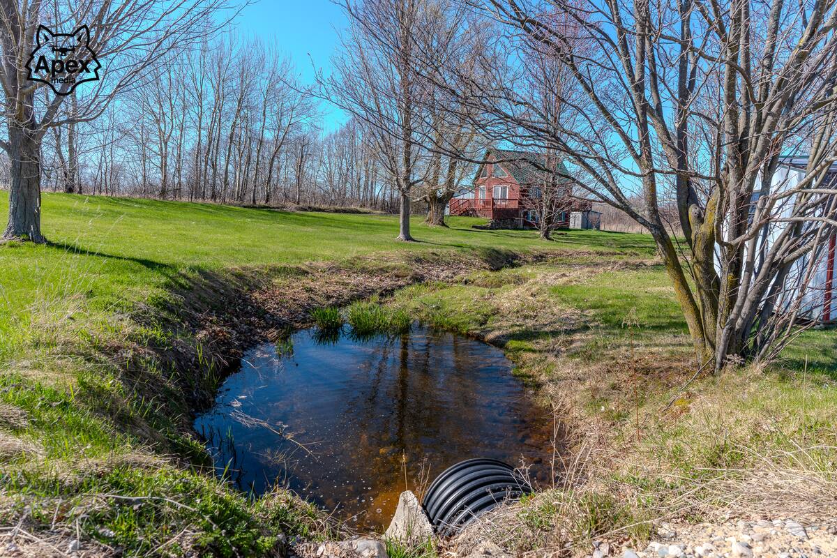 Burke NY listing — exterior 02