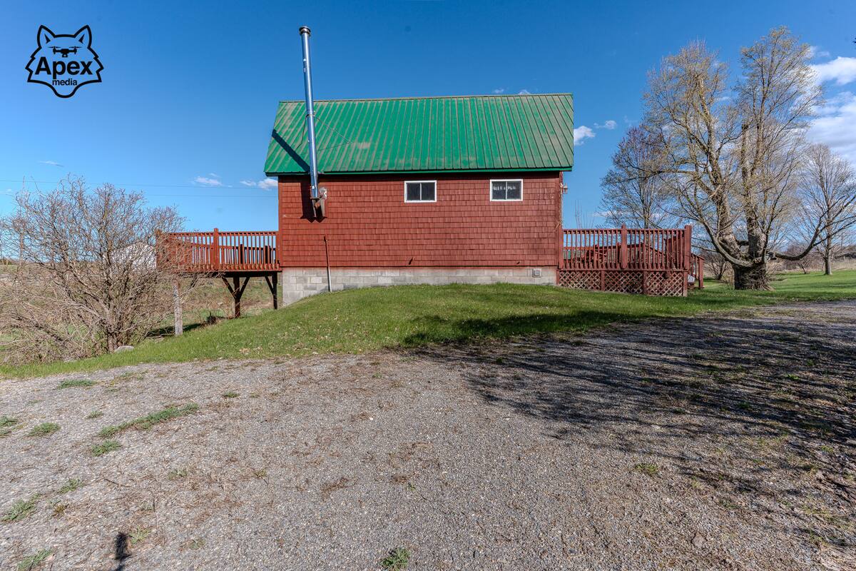 Burke NY listing — exterior 09